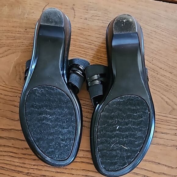 Mootsie Tootsie Black Sandals Women’s 7.5 | 1" Heel Slip-On Comfort Shoes - Picture 3 of 6